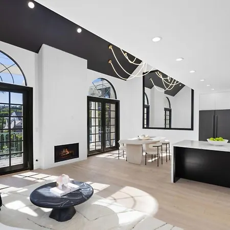 Three Bedrooms Opulent Super Luxurious Town House